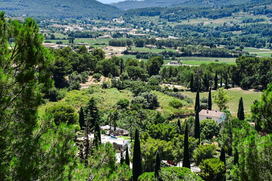 Vue de Saint-Estève-Janson en Provence